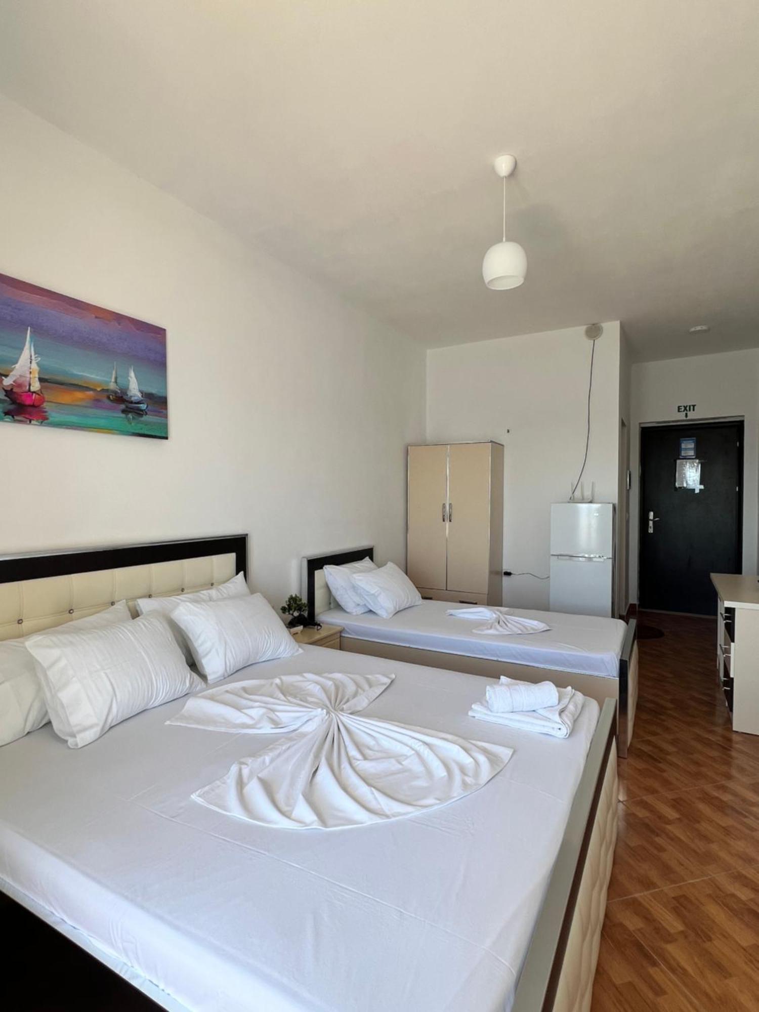 Rock Star-Pllakat Bed & Breakfast ซารานเดอ ภายนอก รูปภาพ